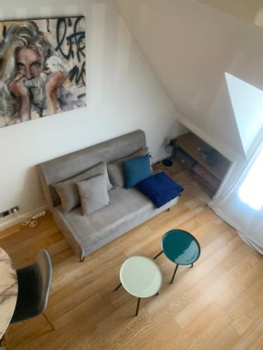 Confort au cœur de Paris 8e, 5e étage avec ascenseur